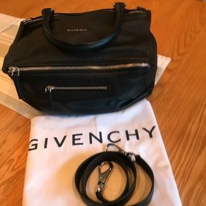 Givenchy Pandora black pebbled leather size medium